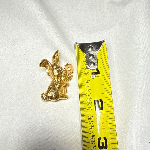 Gold Tone Bunny Rabbit Lapel Pin Holding Flower Vintage Brooch Cute Easter Gift - Picture 7 of 14